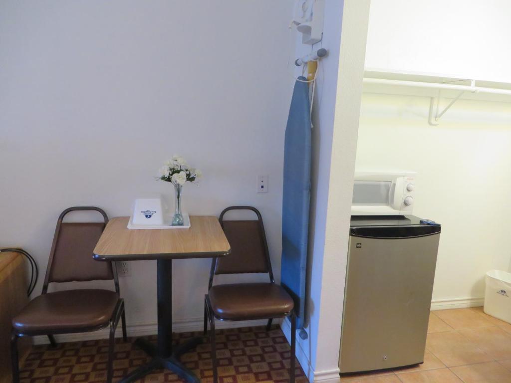 Americas Best Value Inn Weatherford Ruang foto